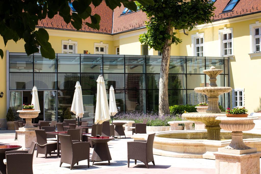 Hotel Kristaly Imperial Tata Exterior photo